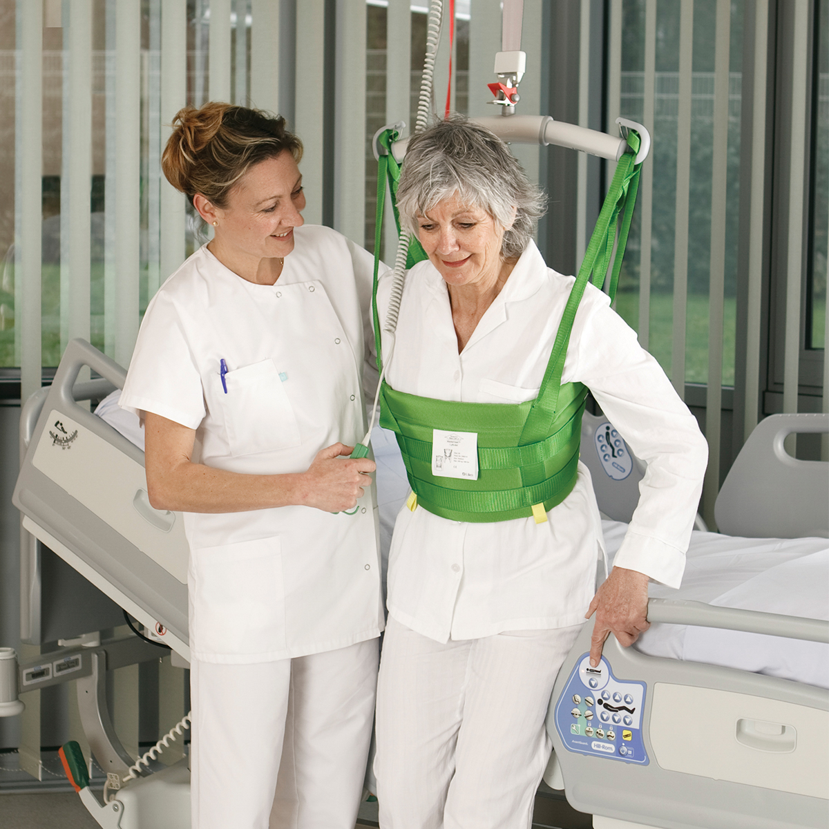 Electric patient lift - FreeSpan™ - Hill-Rom - on casters / free